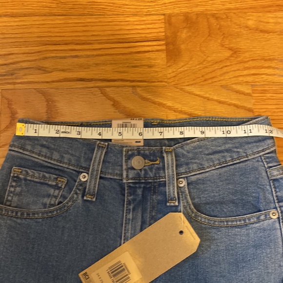 NWT Levi’s High Waisted Tapered Jeans in FYI in Size 24 x 29 - Picture 15 of 16